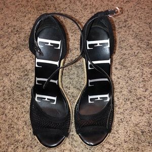 Elle wedges